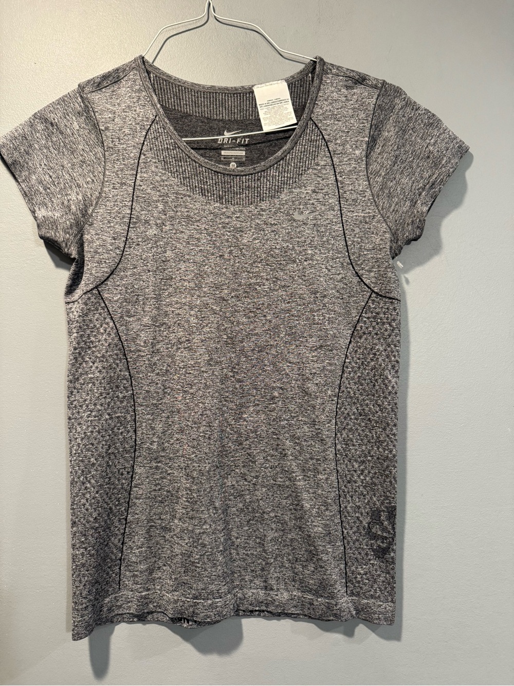 *Nike Gray Dri-FIT Short Sleeve Seamless Performance Tee